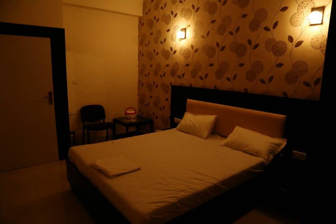 Virat Hotel & Guest House Rādhanpur Exteriér fotografie