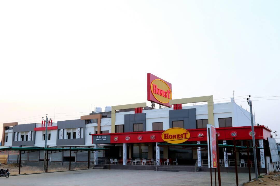 Virat Hotel & Guest House Rādhanpur Exteriér fotografie